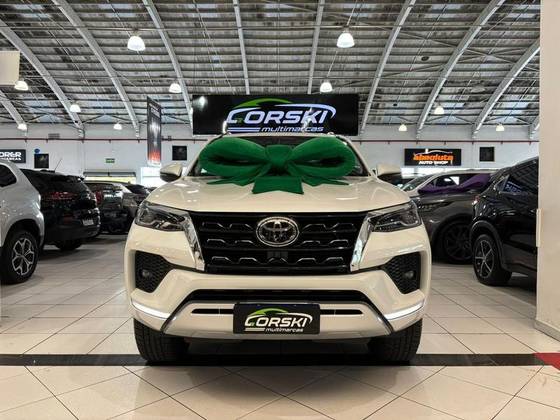 TOYOTA HILUX SW4 2.8 D-4D TURBO DIESEL SRX 4X4 AUTOMÁTICO